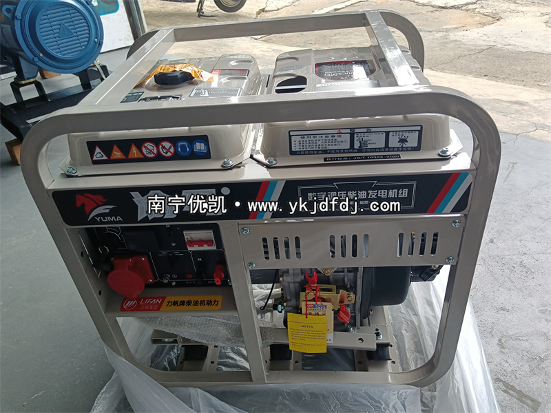 2022年8月18日，小型發(fā)電機(jī)8KW等功率柴油發(fā)電機(jī)組發(fā)貨南寧某工地