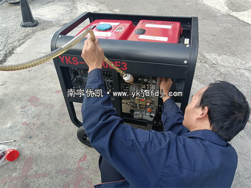2023年11月24日，客戶到店自提8kw等功率柴油發(fā)電機(jī)組