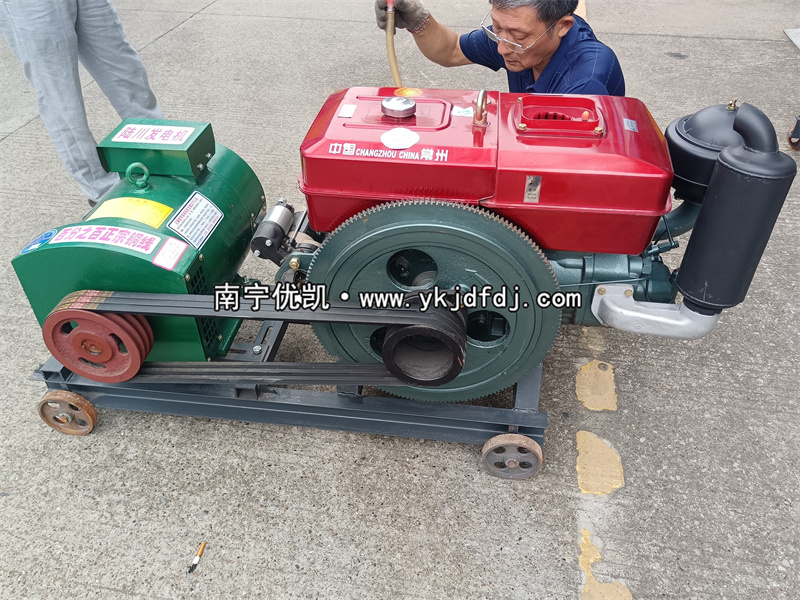 2024年5月16日，客戶到店自提一臺15KW單缸柴油發(fā)電機(jī)