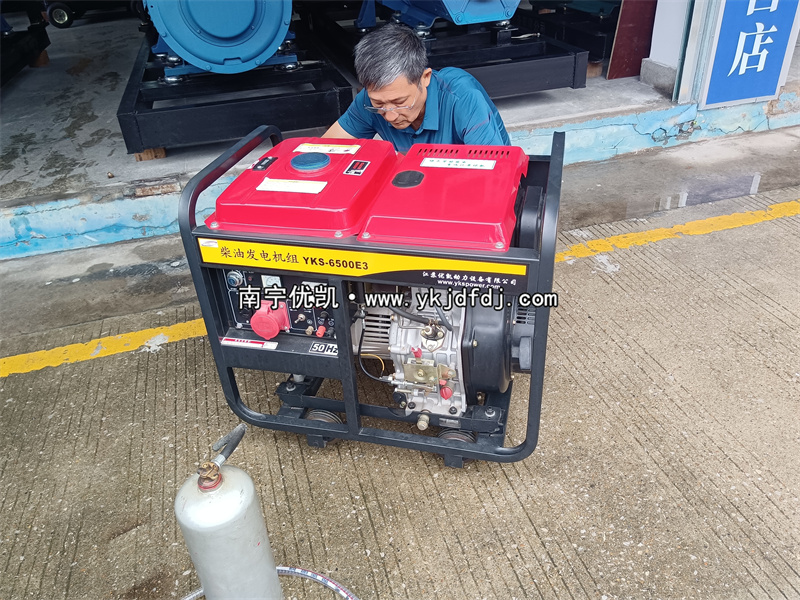 2024年5月19日，客戶到店自提一臺5KW等功率柴油發(fā)電機(jī)組