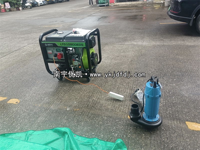 2024年8月13日，客戶到店自提8KW柴油發(fā)電機(jī)組