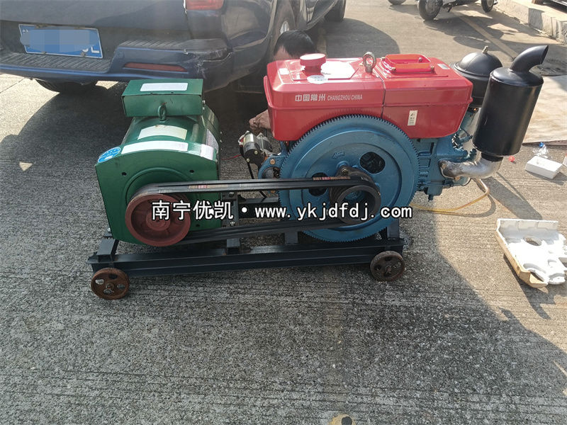 2024年10月21日，客戶到店自提20KW單缸柴油發(fā)電機(jī)組