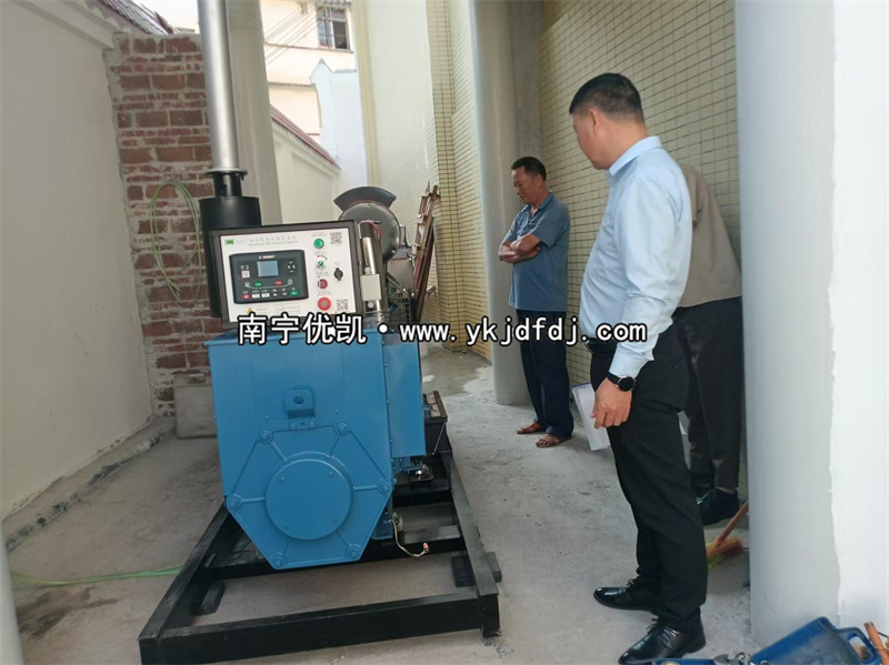 2024年10月30日，容縣項目200kw柴油發(fā)電機(jī)組到貨安裝調(diào)試